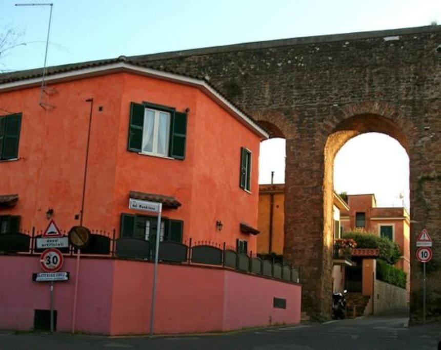 Two-Room Apt. Under The Aqueduct'S Arch In Pigneto ローマ エクステリア 写真
